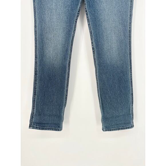 Hollister NWT Curvy Ultra High Rise Mom Jean Size 000S - Picture 3 of 11